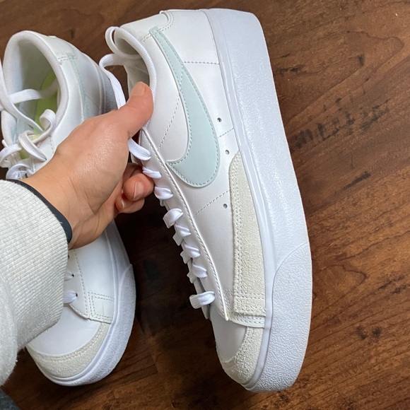 Nike Women's Blazer low platform sneakers size US 9 - Picture 5 of 14